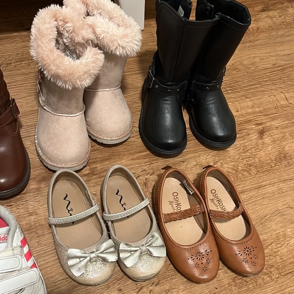 Six pairs of toddler shoes all size 7m - Picture 3 of 3